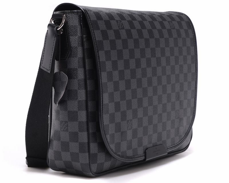 lv_n58029_men_shoulder_bags_black_grid_1.jpg