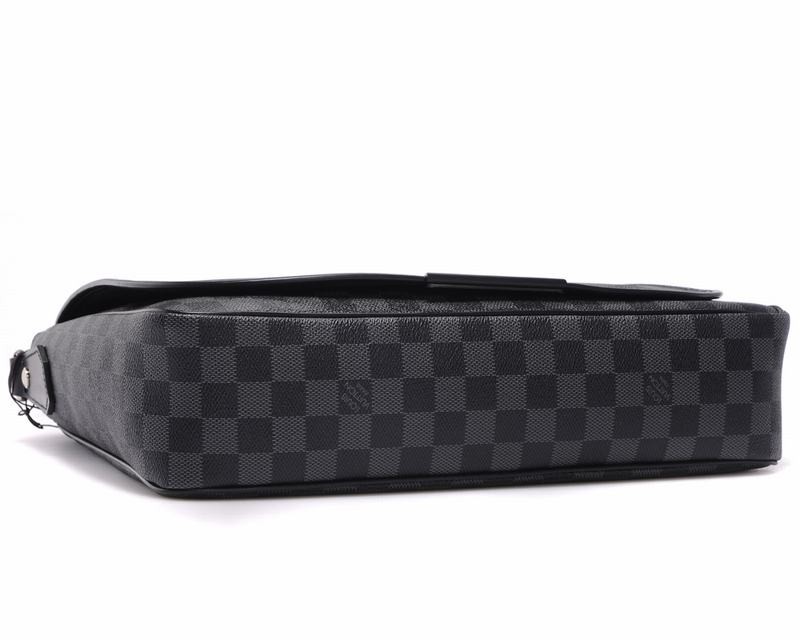 lv_n58029_men_shoulder_bags_black_grid_4.jpg