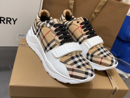 버버리 스니커즈
