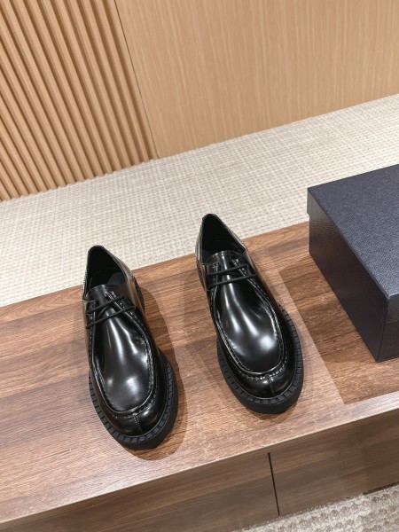 프라다 남성 로퍼