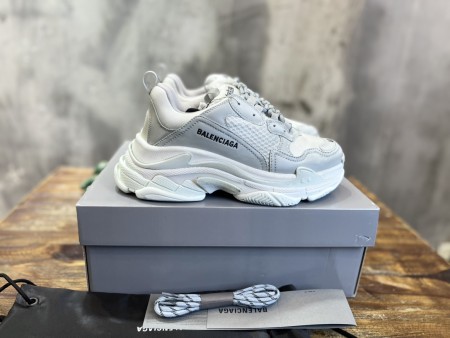 발렌시아 트리플 S