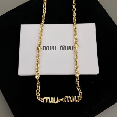 미우미우 목걸이
