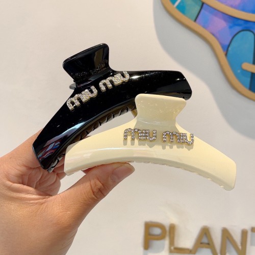 미우미우 머리핀