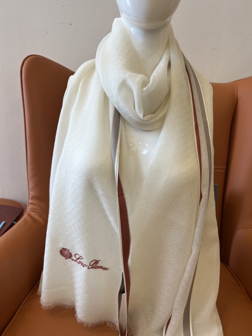 로로피아나 머플러