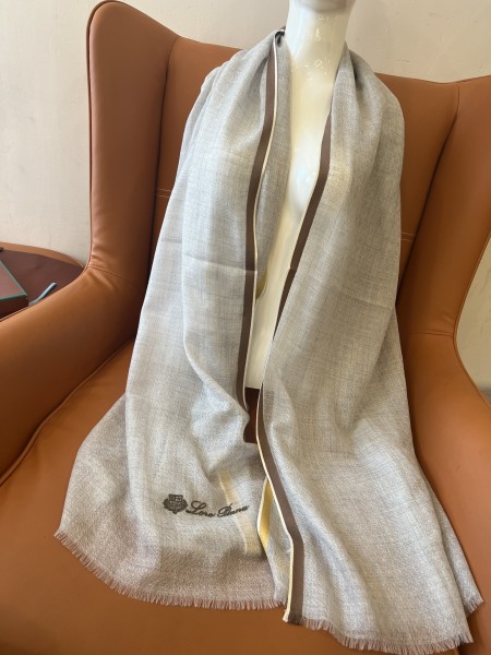 로로피아나 머플러