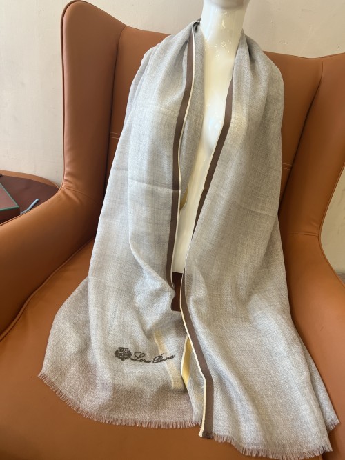 로로피아나 머플러