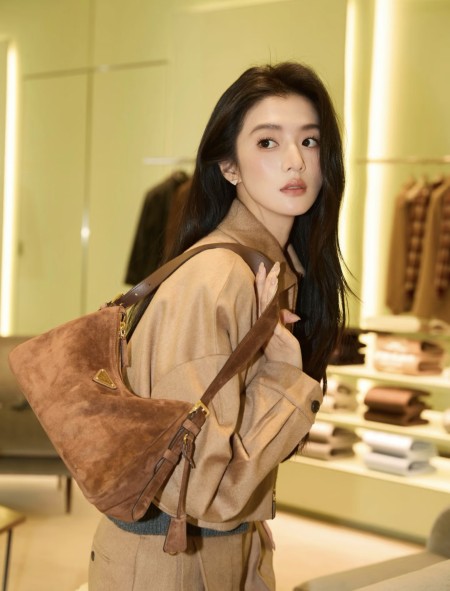 프라다 에이미백 미듐