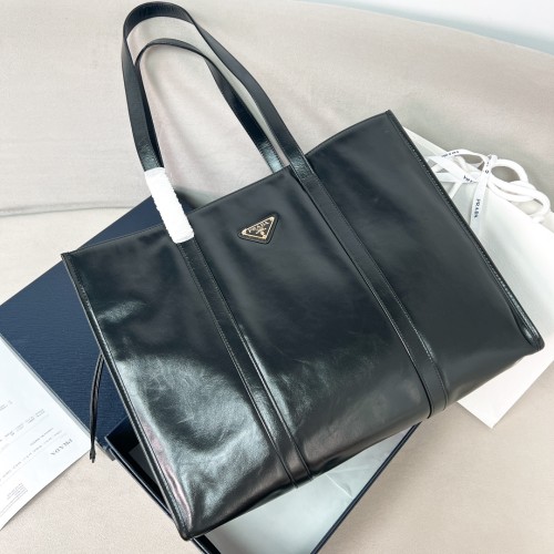 프라다 럭스 토트백