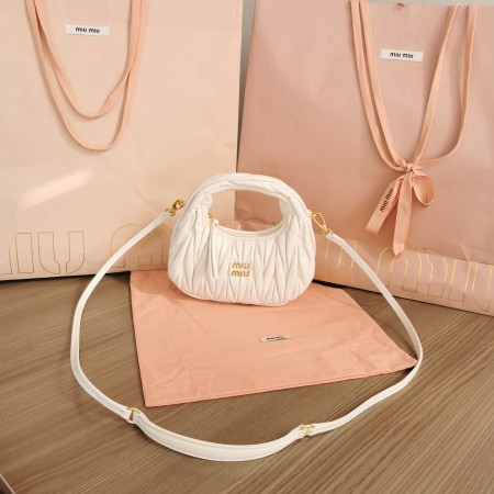 미우미우 미니 완더백