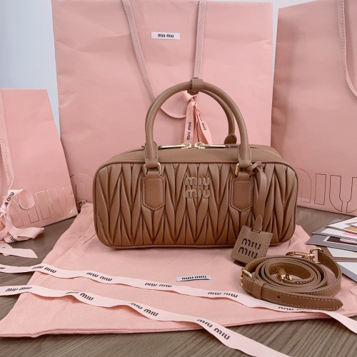 미우미우 마테라쎄 라지