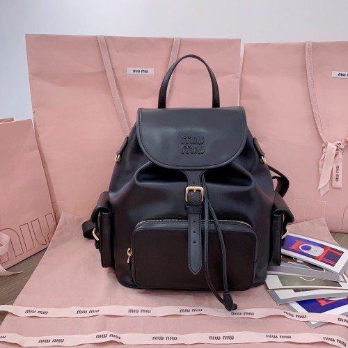 미우미우 백팩 라지