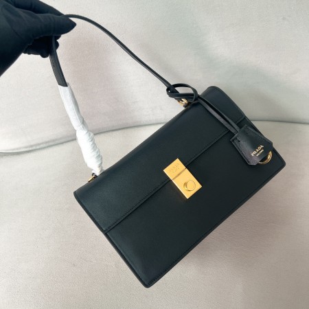 프라다 소프트 사운드 숄더백