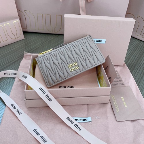 미우미우 지퍼지갑