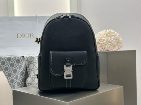 디올 백팩