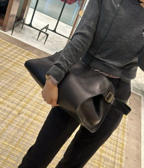 더로우 마고 클러치