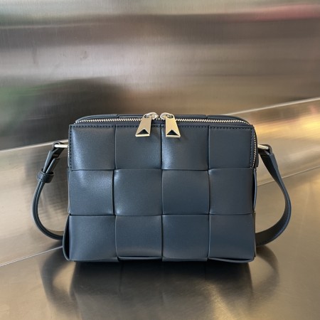 보테가 크로스백