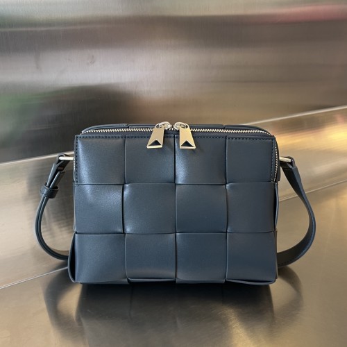 보테가 크로스백