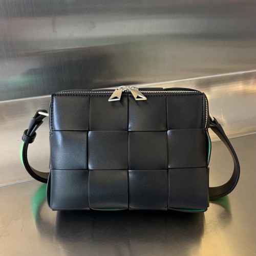 보테가 크로스백