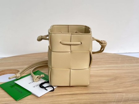 보테가 크로스백