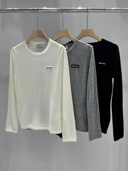 미우미우 긴팔티