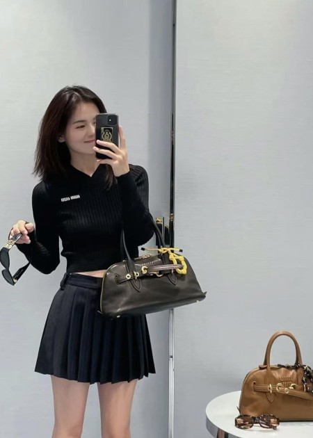 미우미우 긴팔티