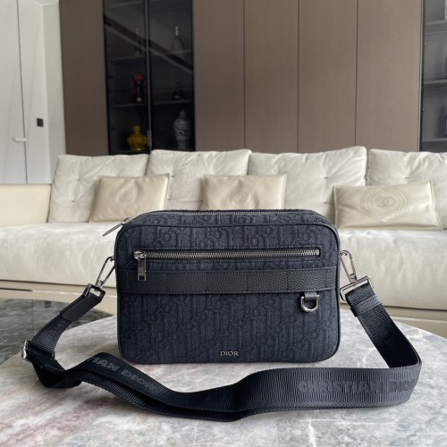 디올 남성 크로스백