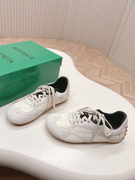 보테가 스니커즈