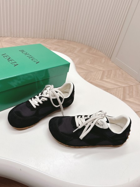 보테가 스니커즈