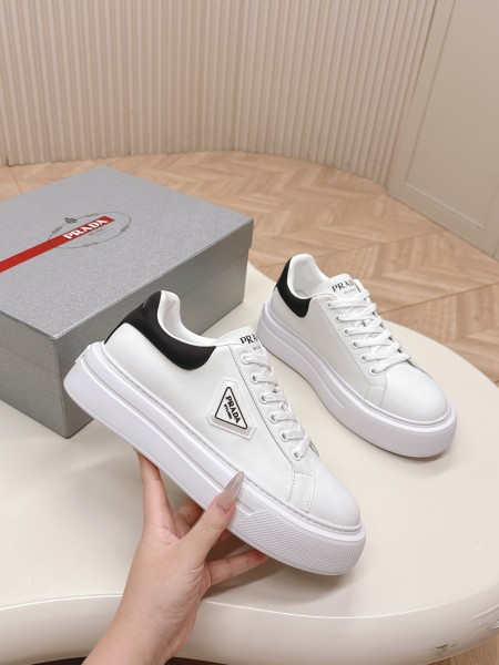 프라다 모놀리스 슬리퍼