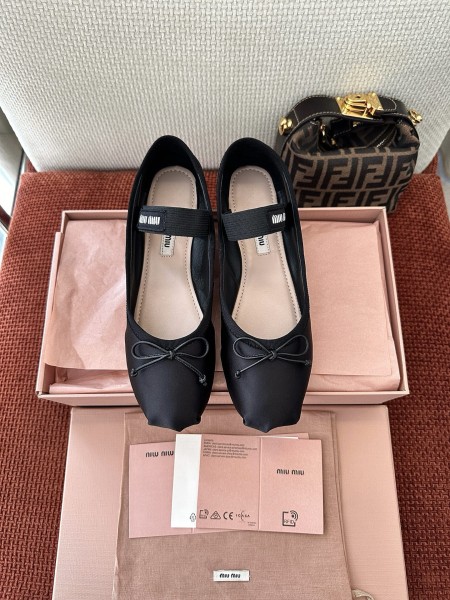 미우미우 플랫슈즈