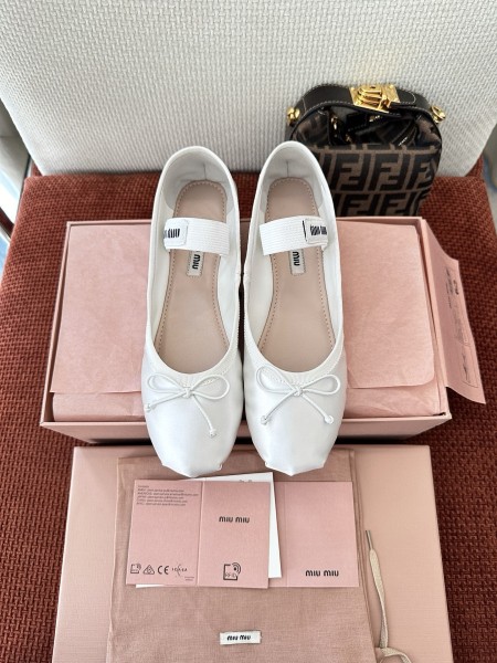 미우미우 플랫슈즈