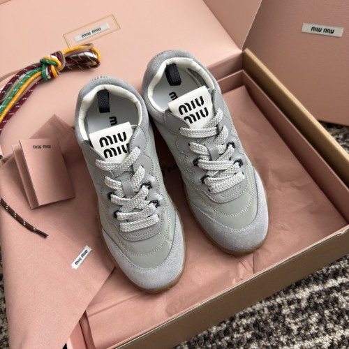 미우미우 스니커즈