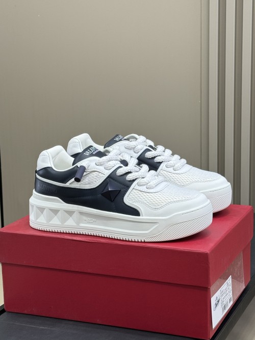 발렌티노 스니커즈