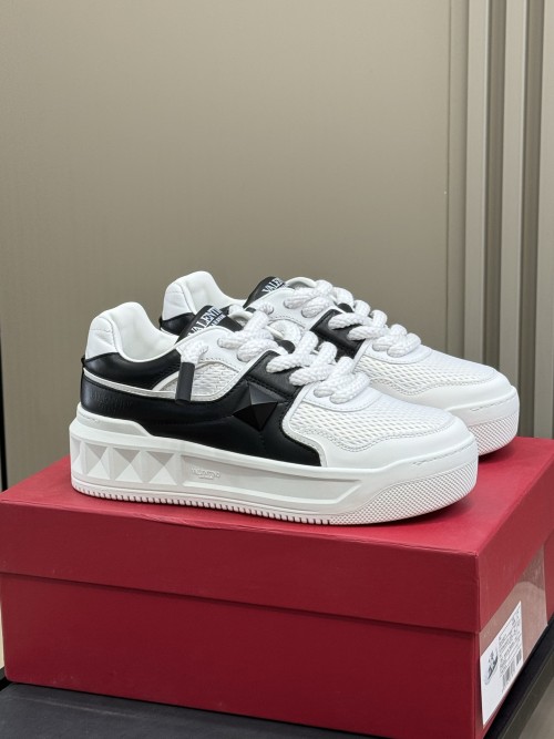 발렌티노 스니커즈