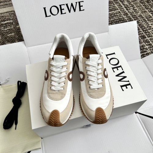 로에베 스니커즈