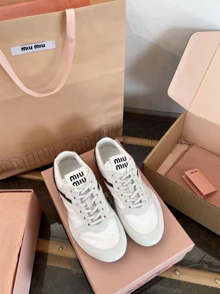 미우미우 스니커즈