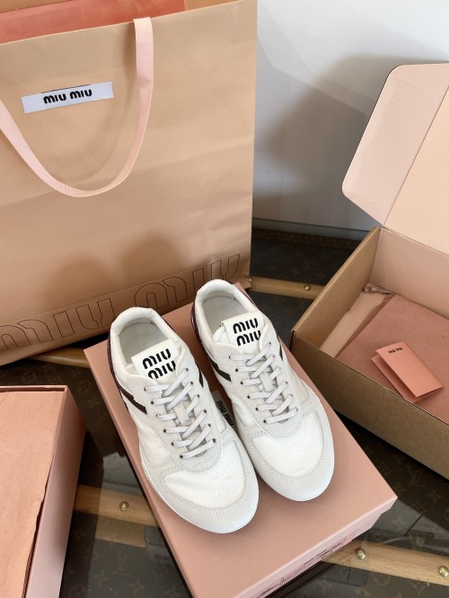 미우미우 스니커즈