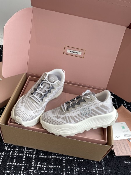 미우미우 스니커즈