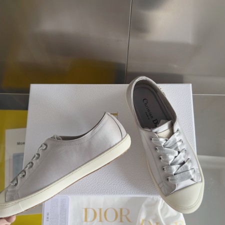 디올 스니커즈