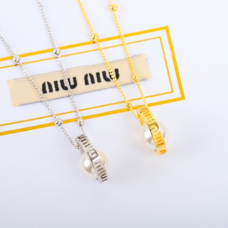 미우미우 목걸이