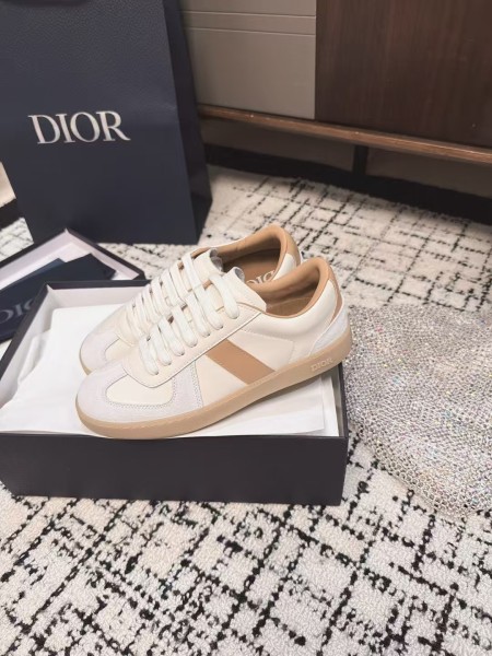 디올 스니커즈