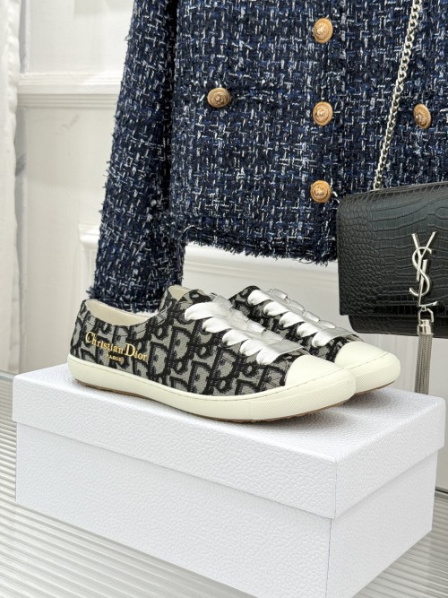 디올 스니커즈