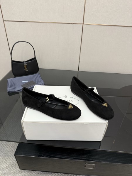 프라다 플랫슈즈