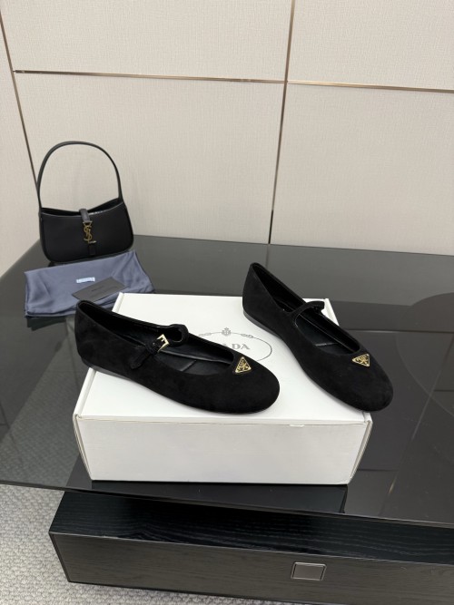 프라다 플랫슈즈