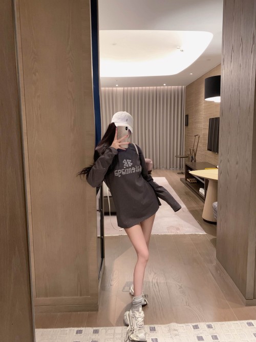 발렌시아가 티셔츠