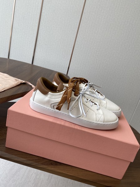 미우미우 스니커즈