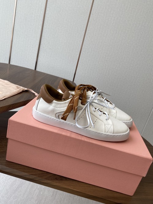 미우미우 스니커즈