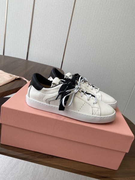 미우미우 스니커즈