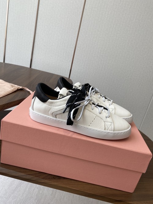 미우미우 스니커즈