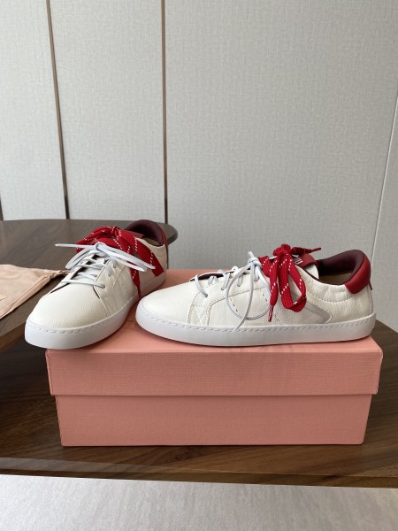 미우미우 스니커즈